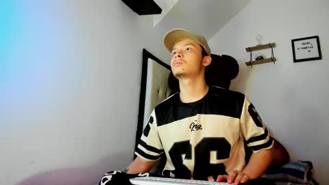 Snapshot of zeusjeff chatting on 10/23/25, 02:11 zeus online show from 10/23/25, 02:11