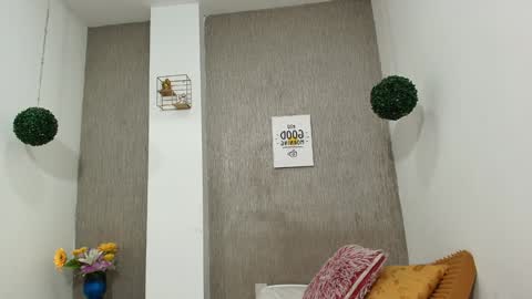 ZHAMIRA  ANDRES online show from 01/24/25, 10:00