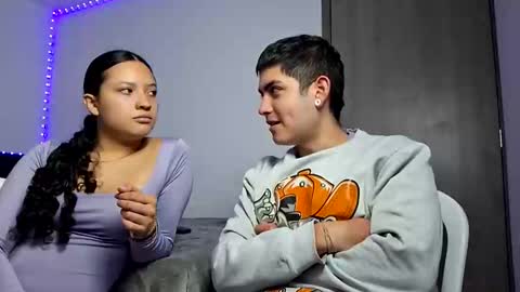 Snapshot of zhara_and_logan chatting on 04/13/26, 12:32 Zhara and logan online show from 04/13/26, 12:32