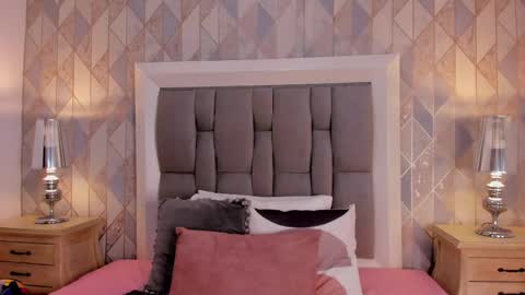 zharia_lux25 online show from 05/31/26, 11:39