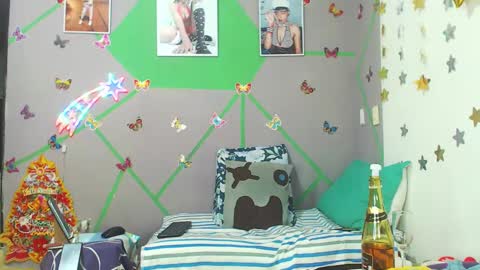 Snapshot of zharick_smithx chatting on 01/01/25, 04:07 zharick online show from 01/01/25, 04:07