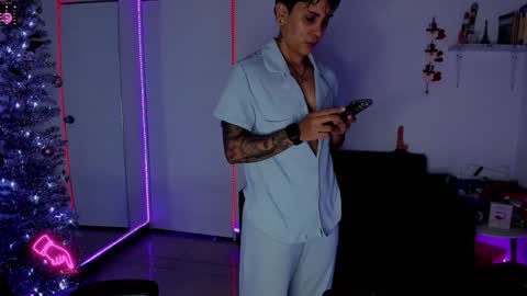 zhoestrong online show from 01/05/25, 11:12