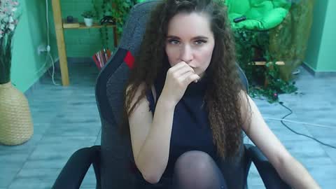 zianichols online show from 02/01/25, 01:12