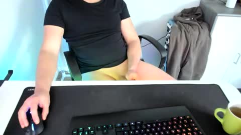 Snapshot of ziemlichflutschig chatting on 01/26/25, 02:08 ziemlichflutschig online show from 01/26/25, 02:08