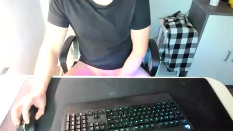 Snapshot of ziemlichflutschig chatting on 02/20/25, 05:29 ziemlichflutschig online show from 02/20/25, 05:29