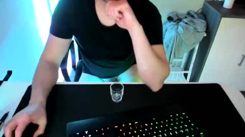 Snapshot of ziemlichflutschig chatting on 03/05/25, 05:39 ziemlichflutschig online show from 03/05/25, 05:39