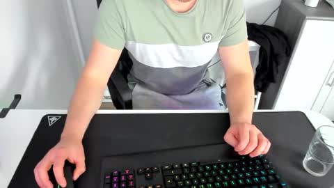 Snapshot of ziemlichflutschig chatting on 03/12/25, 01:40 ziemlichflutschig online show from 03/12/25, 01:40