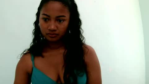 Snapshot of zina479102 chatting on 06/15/26, 05:09 elly online show from 06/15/26, 05:09