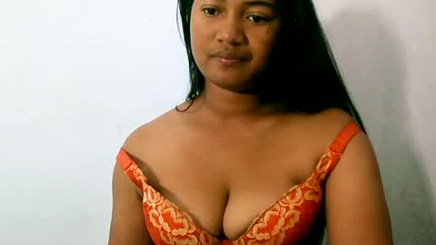 Snapshot of zina479102 chatting on 07/17/26, 02:13 elly online show from 07/17/26, 02:13