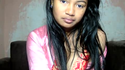 Snapshot of zina479102 chatting on 07/28/26, 05:03 elly online show from 07/28/26, 05:03