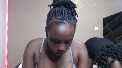 Snapshot of zinadine_ chatting on 01/13/26, 06:18 Zinadine online show from 01/13/26, 06:18