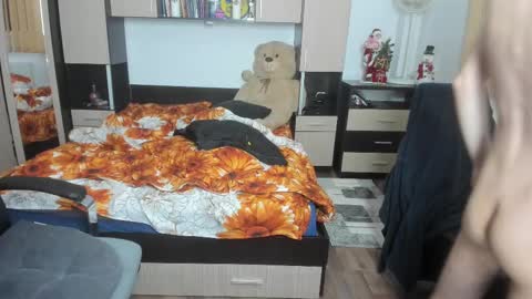 Snapshot of zincky chatting on 02/26/25, 04:35 zincky online show from 02/26/25, 04:35