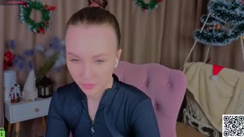 Zlata  Mon Tue Thu Fri Sun Sa GMT 3 0000pm - 0600pm  online show from 12/14/25, 09:03