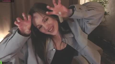 Zlata  Mon Tue Thu Fri Sun Sa GMT 3 0000pm - 0600pm  online show from 03/25/26, 09:15