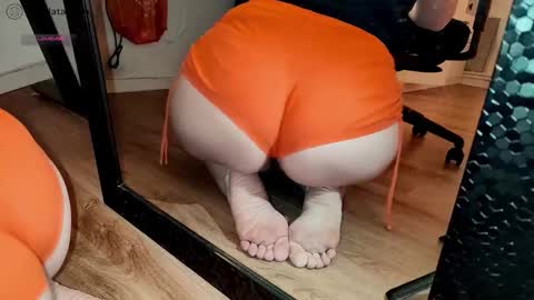 Snapshot of zlatalata chatting on 11/04/25, 02:27 zlatalata online show from 11/04/25, 02:27