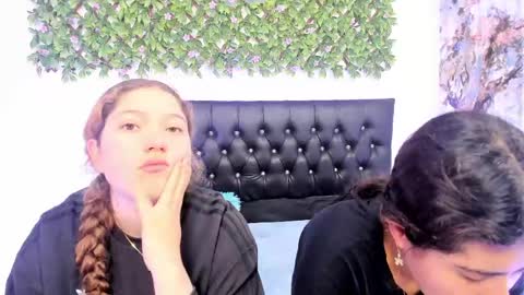 Zoe And Valeria online show from 05/26/26, 02:24