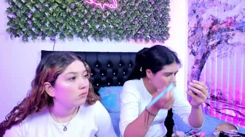 Zoe And Valeria online show from 05/29/26, 02:48