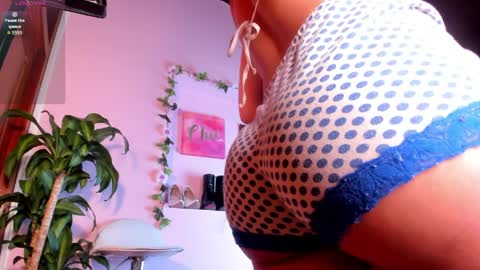 Zoe Baker online show from 04/11/26, 07:02