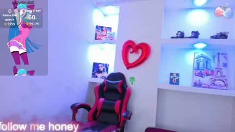 Snapshot of zoe_connor19 chatting on 04/21/26, 02:51 Z O E online show from 04/21/26, 02:51