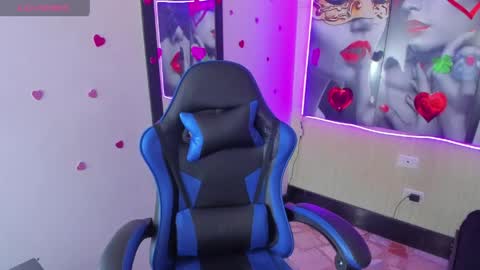 Snapshot of zoe_connor19 chatting on 05/19/26, 04:30 Z O E online show from 05/19/26, 04:30