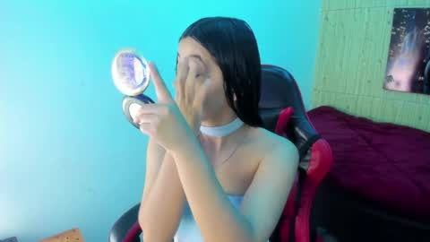 Snapshot of zoe_connor19 chatting on 05/24/26, 12:32 Z O E online show from 05/24/26, 12:32