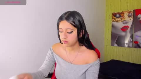 Snapshot of zoe_connor19 chatting on 05/29/26, 09:46 Z O E online show from 05/29/26, 09:46