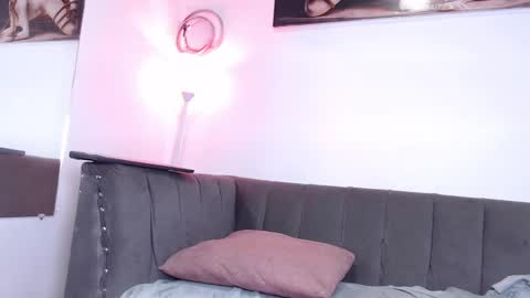 Zoe online show from 02/25/25, 05:25