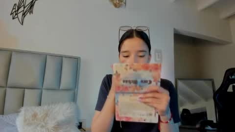 zoe_dear online show from 04/16/26, 08:20