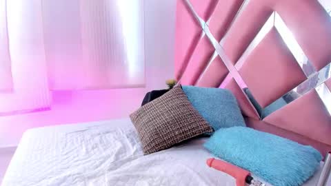 zoe_evaanss_ online show from 03/21/26, 07:50