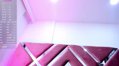 zoe_evaanss_ online show from 04/14/26, 08:26