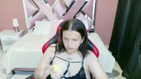 Snapshot of zoe_green01 chatting on 04/06/26, 07:59 zoe online show from 04/06/26, 07:59