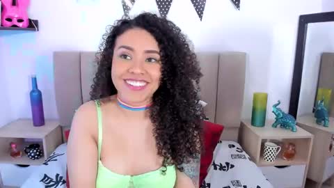 Snapshot of zoe_gruber chatting on 12/05/24, 01:25 Zoe Gruber online show from 12/05/24, 01:25