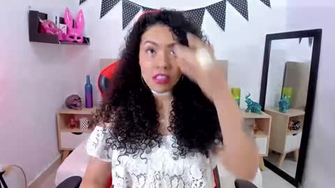 Snapshot of zoe_gruber chatting on 12/17/24, 11:59 Zoe Gruber online show from 12/17/24, 11:59