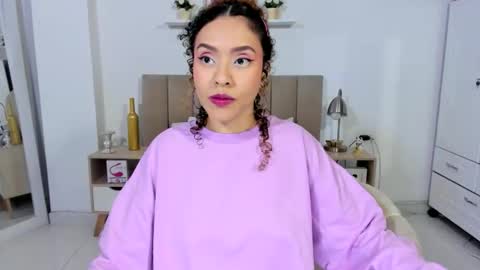 Zoe Gruber online show from 06/07/26, 11:30