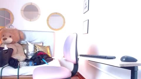 zoe_hecate online show from 12/04/25, 03:49