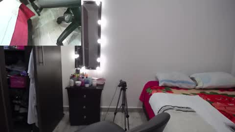 Snapshot of zoe_hotxxx chatting on 09/22/25, 12:23 zoe hotxxx online show from 09/22/25, 12:23