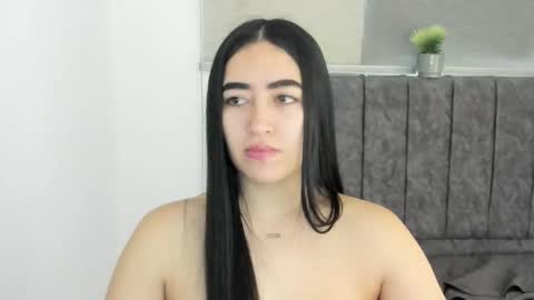 zoe_jones7 online show from 11/14/25, 08:07