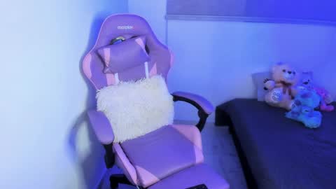 zoe_jones7 online show from 04/01/26, 04:24