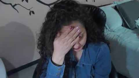 Snapshot of zoe_koller chatting on 11/28/25, 01:19 Zoe Koller online show from 11/28/25, 01:19