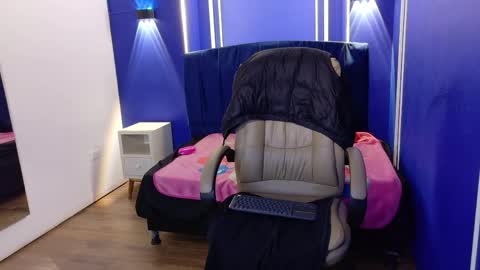 zoe  online show from 03/27/26, 08:26