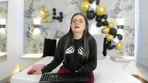 Zoe online show from 04/15/26, 12:01