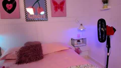 Zoe Lynch online show from 12/15/25, 11:47