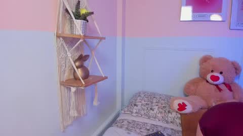 Zoe Lynch online show from 06/08/26, 12:27