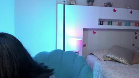 Zoe Lynch online show from 06/09/26, 12:06