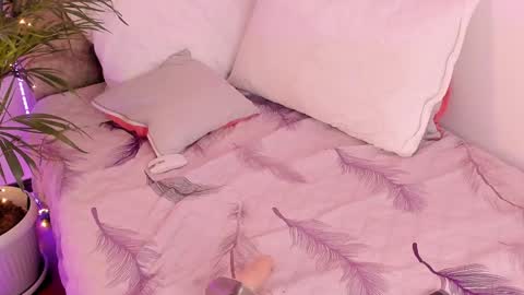 Snapshot of zoe_monn chatting on 02/06/25, 08:23 Zoe online show from 02/06/25, 08:23