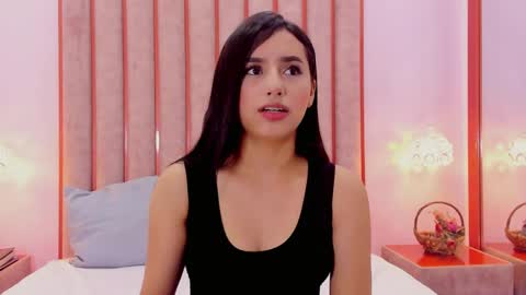 Zoe Monrow online show from 05/25/26, 12:11