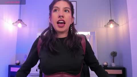 zoe_moreau online show from 03/03/26, 07:53