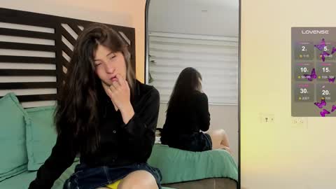 Snapshot of zoe_olsen__ chatting on 02/11/25, 04:13 Zoe Olsen online show from 02/11/25, 04:13