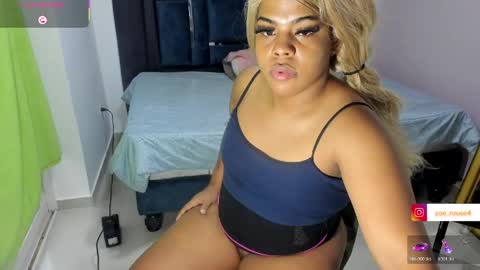 zoe_rosee4 online show from 05/03/26, 10:49