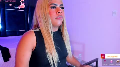 zoe_rosee4 online show from 05/30/26, 06:21